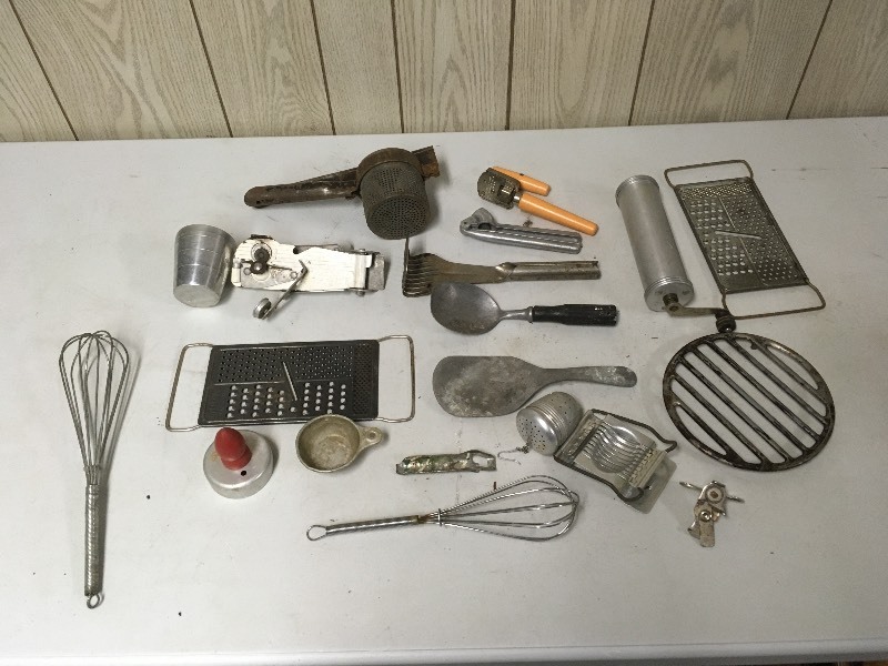 lot 23 image: Vintage Kitchen Gadgets