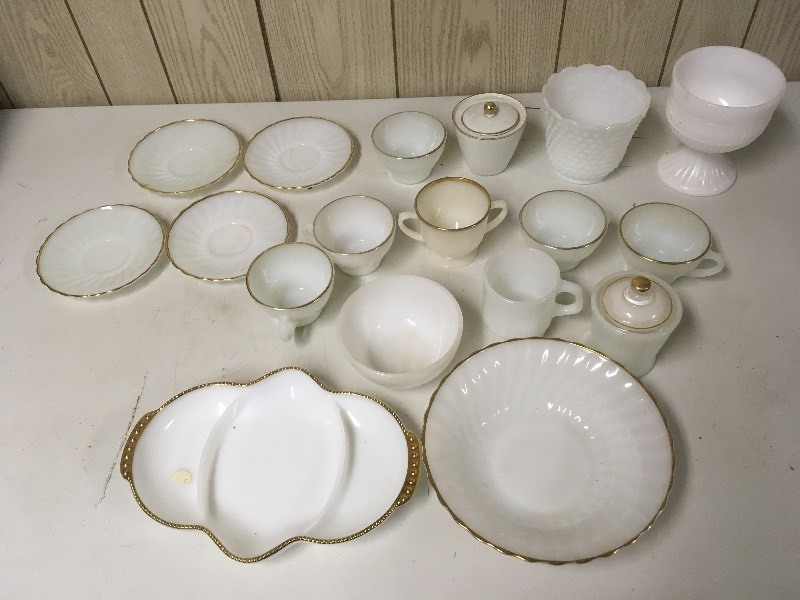 lot 54 image: White  Gold Dishes Vases