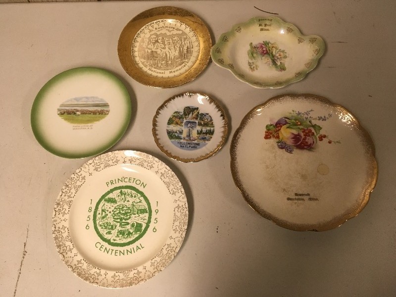 lot 58 image: Souvenir Plates - Cities
