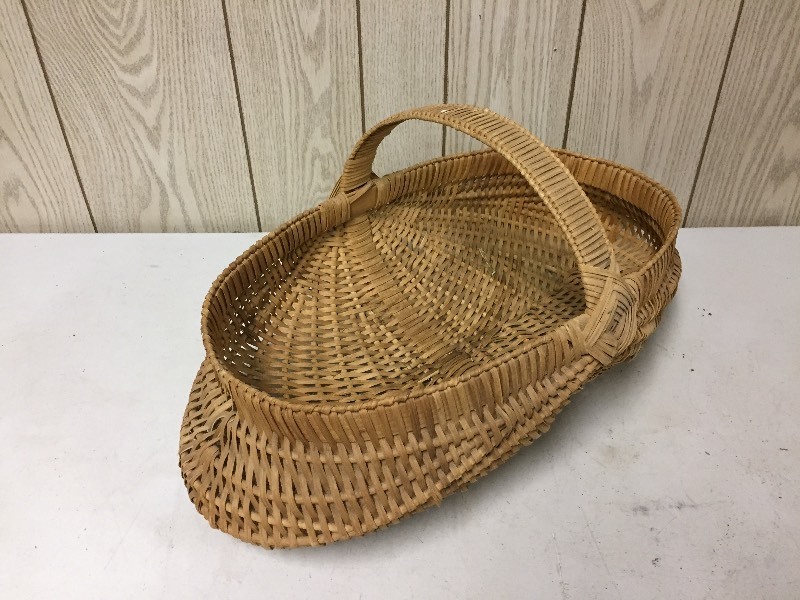 lot 39 image: Large Handled Gathering Basket