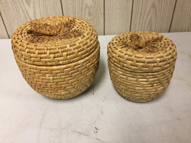 lot 40 image: Set of Covered Apple Baskets