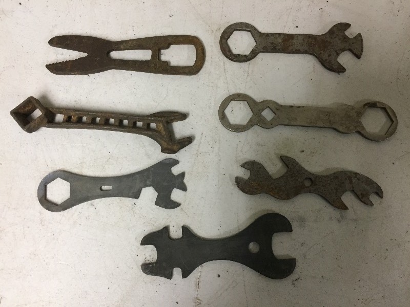 lot 66 image: 5 Specialty Wrenches