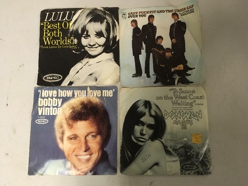 Records 45 with Sleeves