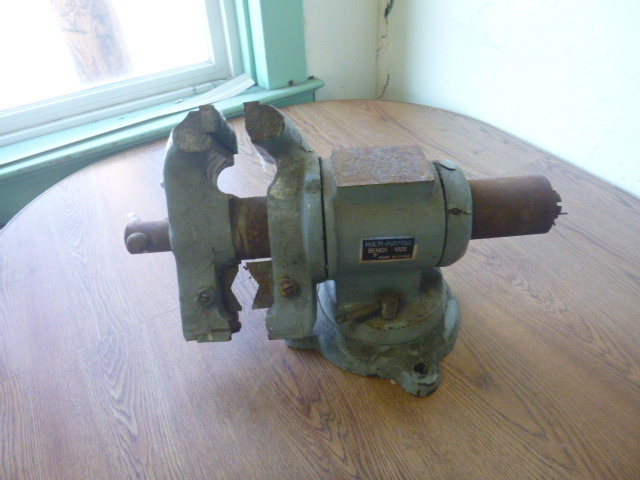 lot 6 image: Multi-Purpose Bench Vice