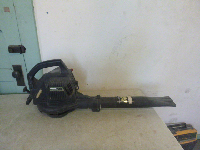 lot 13 image: Craftsman Special Edition Blower