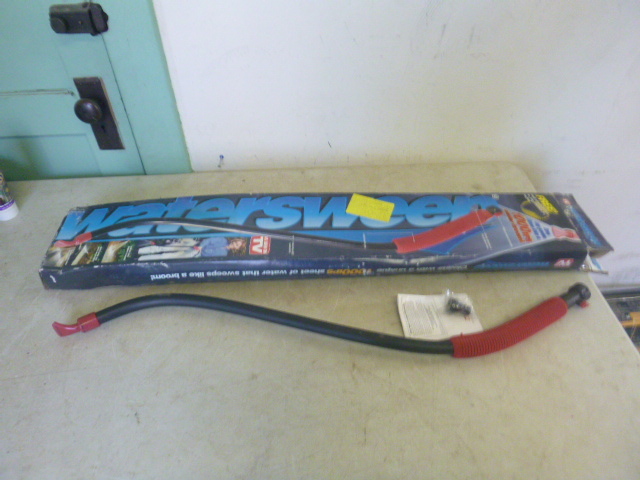lot 14 image: Watersweep Water Broom