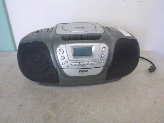 lot 20 image: RCA AMFMCassetteCD Player