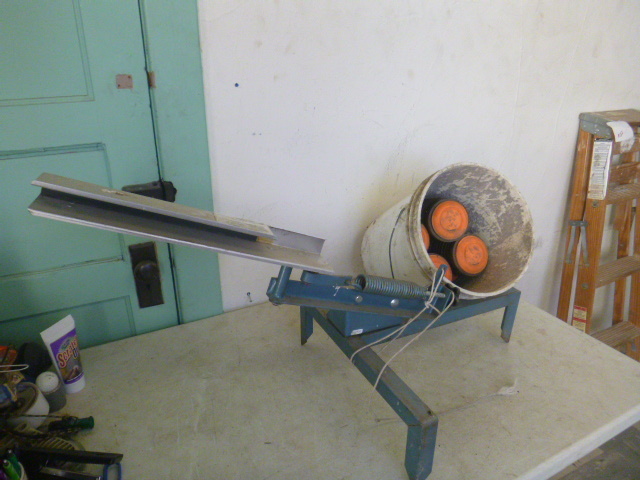 lot 26 image: Clay Target Thrower