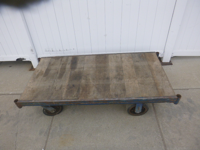 lot 47 image: Heavy Duty Shop Cart