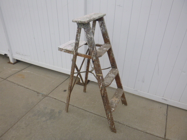 lot 56 image: Wood Step Ladder