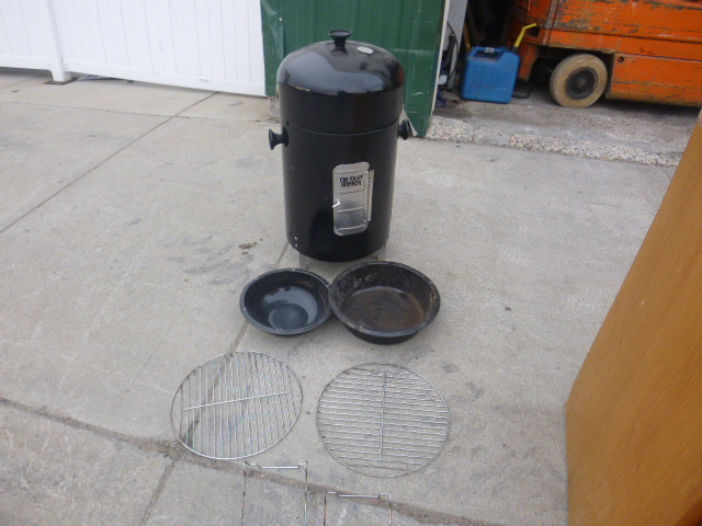 lot 57 image: Mr. Meat WoodCharcoal Smoker