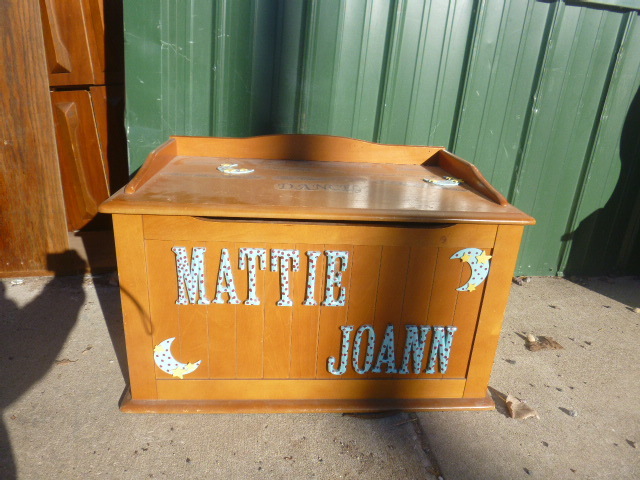 lot 69 image: Toy Chest