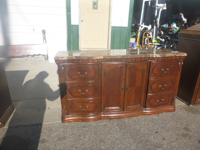 lot 76 image: Bedroom Dresser