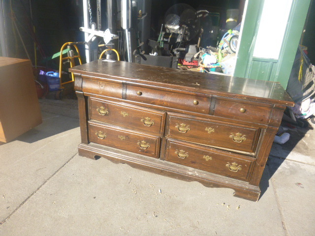 lot 80 image: 7 Drawer Dresser