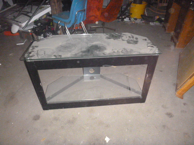 lot 89 image: Glass Top TV Stand