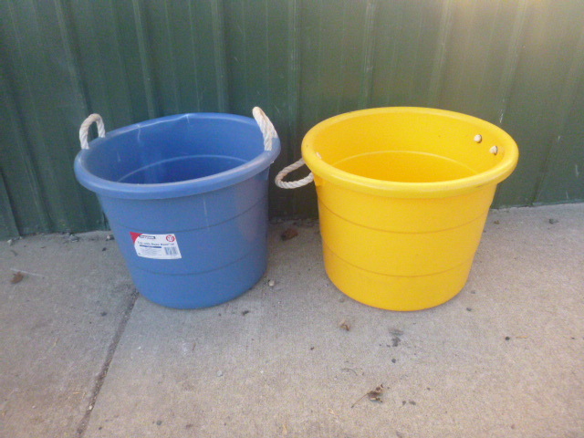 lot 93 image: 2 Small Tubs