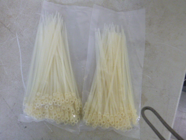lot 128 image: 2 Packs of Cable Ties