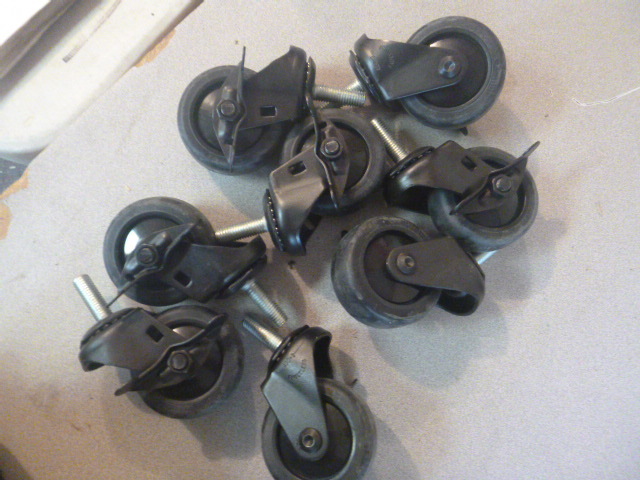 lot 154 image: 8 Casters