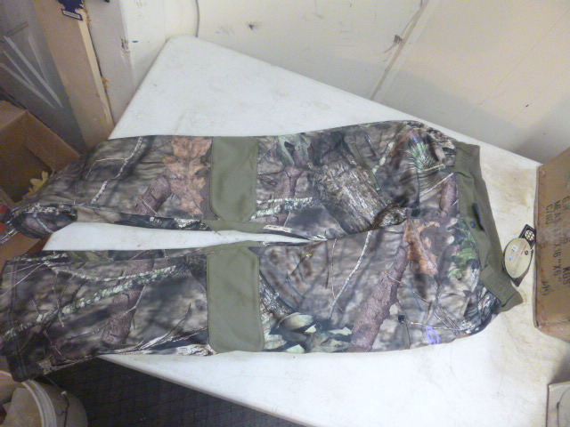 lot 164 image: Yukon Mossy Oak Scent Factor Camouflage Pants