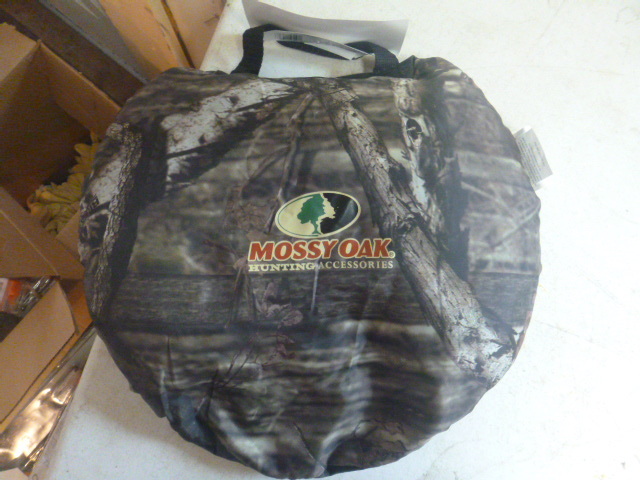 lot 165 image: Mossy Oak Insulated Seat Cushion