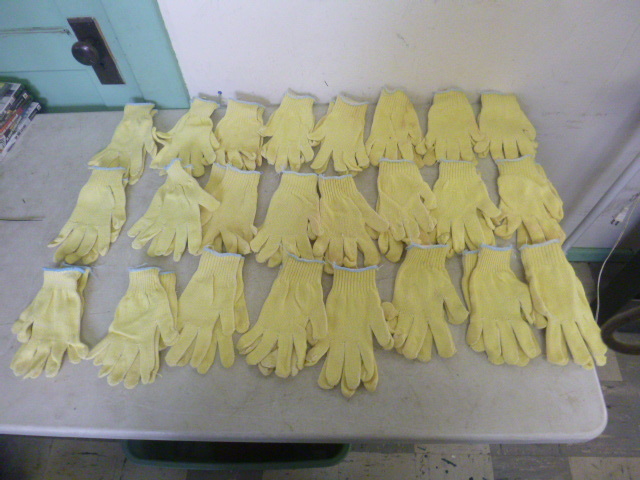 lot 183 image: 24 Pairs of Gloves