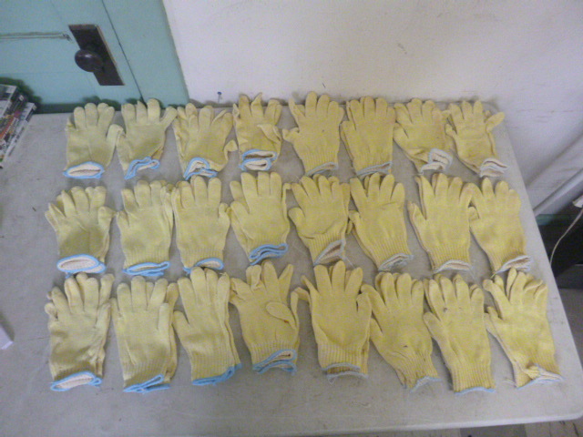 lot 187 image: 24 Pairs of Gloves