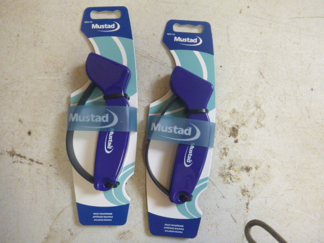 lot 192 image: 2 Mustad Multi-Sharpeners