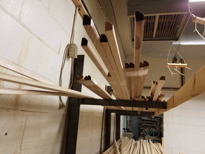 lot 183 image: shelf lot of 916x34 shaker base shoe