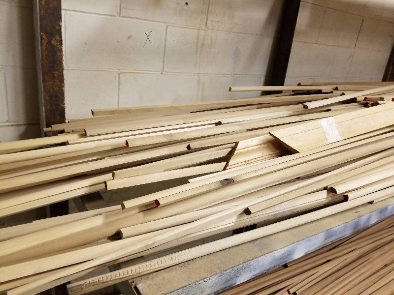 lot 184 image: large lot of 916x34 poplar base shoe