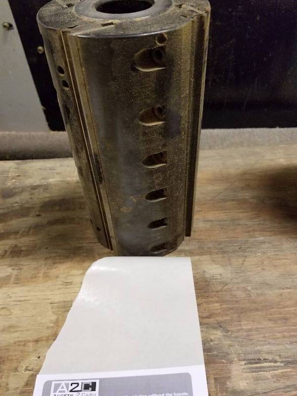 lot 48 image: Ruey 9 cutting tooled HSS cutting head for non corrugated straight blades