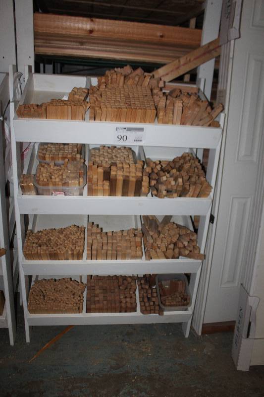 lot 90 image: Misc base corner misc. wood misc. profile with rack