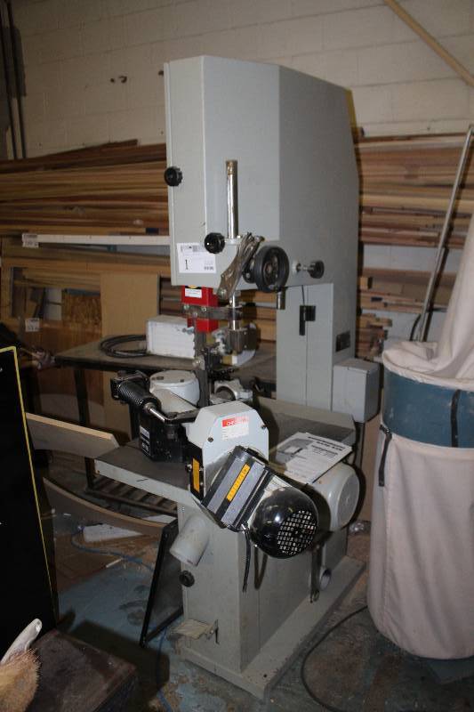 lot 1 image: Hoon Hsiang HB-600 Woodworking Resaw Band saw w Self-feed