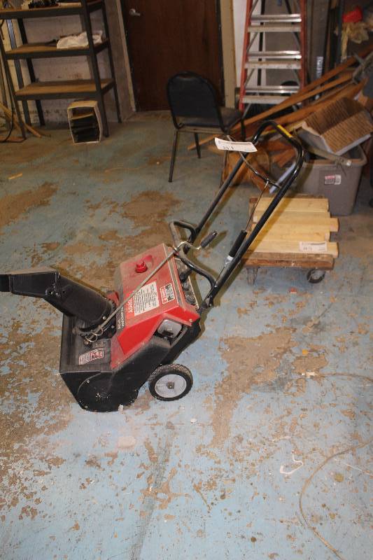 lot 81 image: Murray 3hp 20 single stage snow blower
