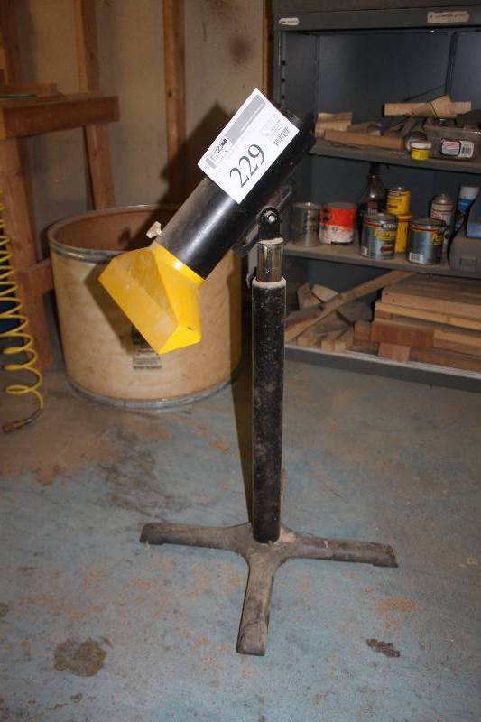lot 229 image: 4 dust collecting attachment on stand