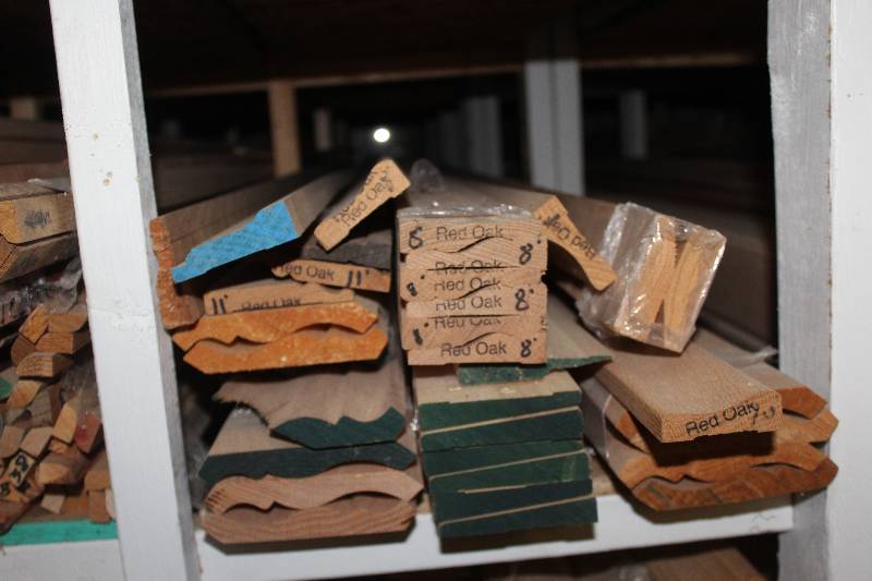 lot 114 image: Shelf of misc. crown and casing