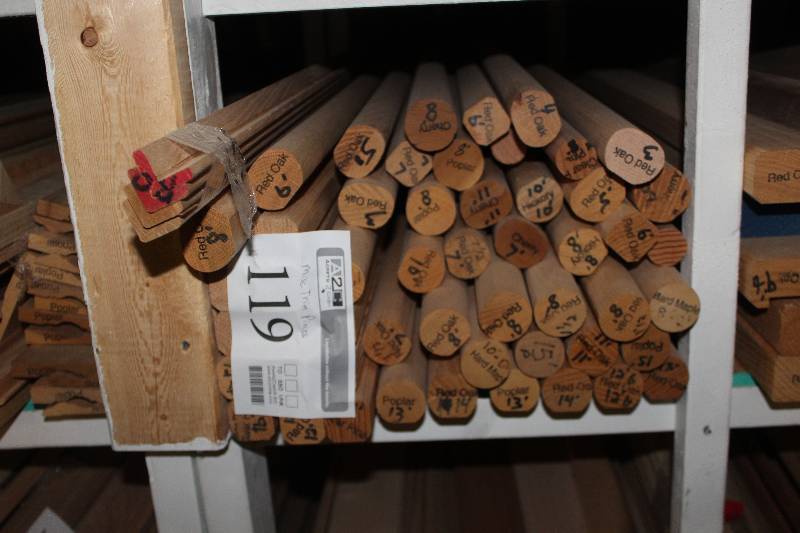 lot 119 image: Shelf of misc. hand rail