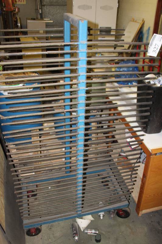 lot 327 image: wheeled drying rack