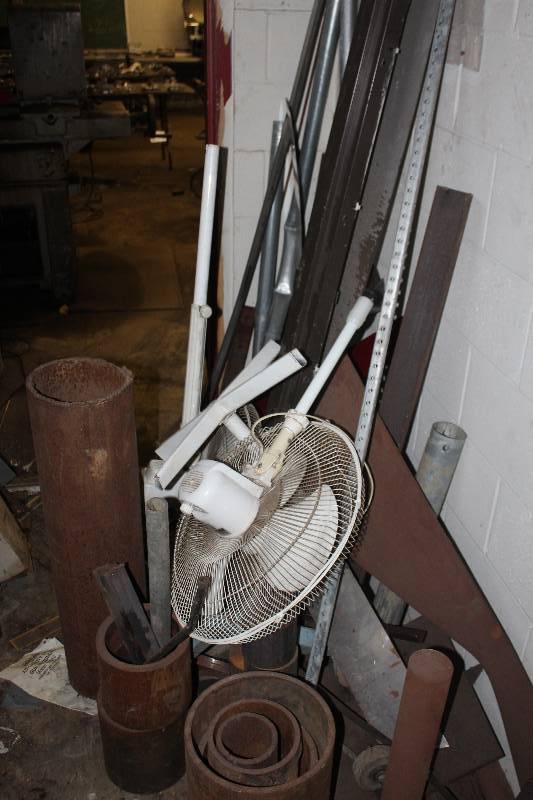 lot 313 image: Corner of scrap metal