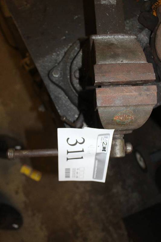lot 311 image: 4 Bench Vice