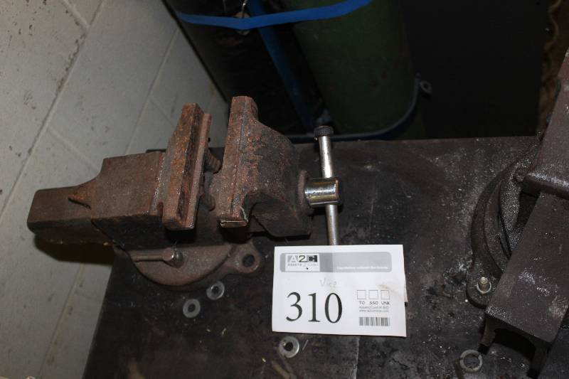 lot 310 image: 6 Bench Vice