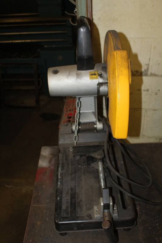 lot 46 image: Dewalt DW870 14 Metal Chop Saw