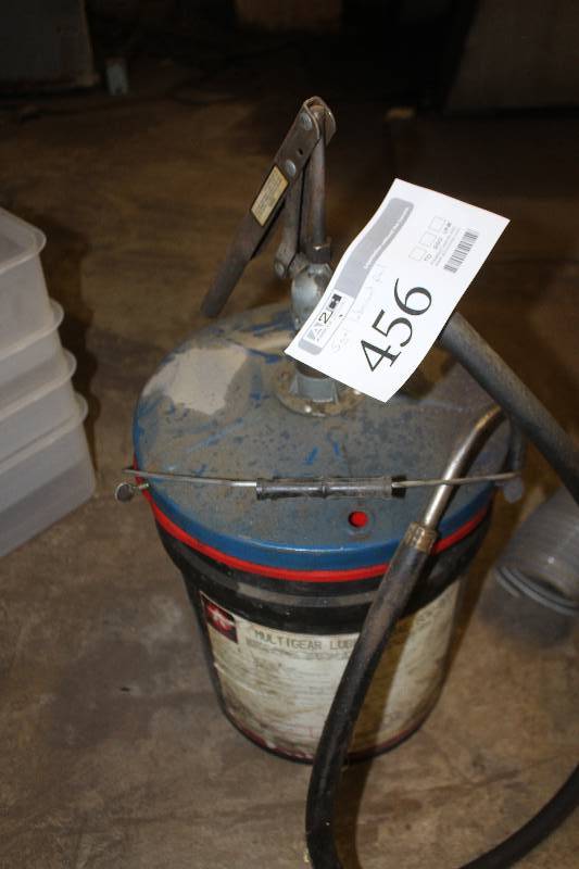 lot 456 image: 5 gal lubricant pail with pump
