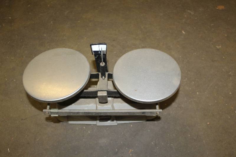 lot 453 image: Ohaus 2kg-5lbs Balance scale