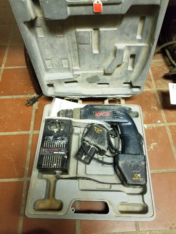 lot 509 image: Ryobi 12VDC 38in. Cordless Driver Drill w Battery, Charger, Case