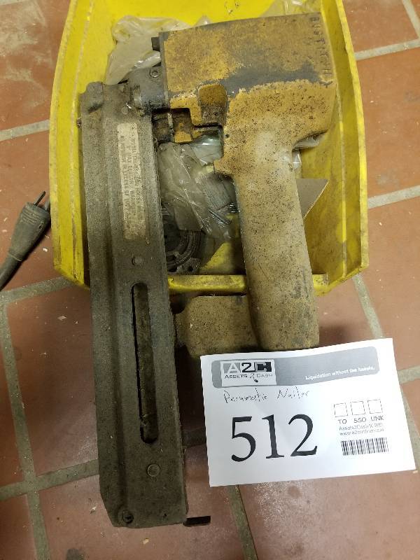 lot 512 image: Electric Brad Nail Gun, Brad Nails, Misc Hardware