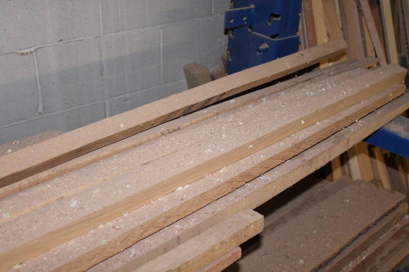 lot 206 image: Top shelf wood south wall in bay