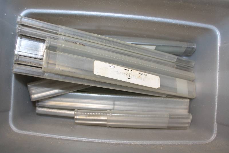 lot 444 image: Misc Lot of 16 Sets of Terminus Head Straight Blades