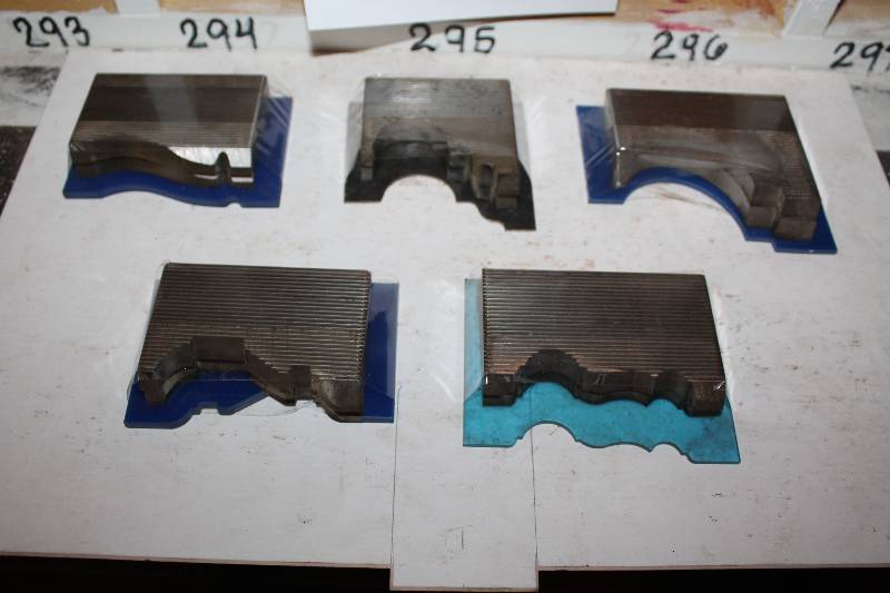 lot 389 image: 5 Chair Rail Profile Knives w Templates