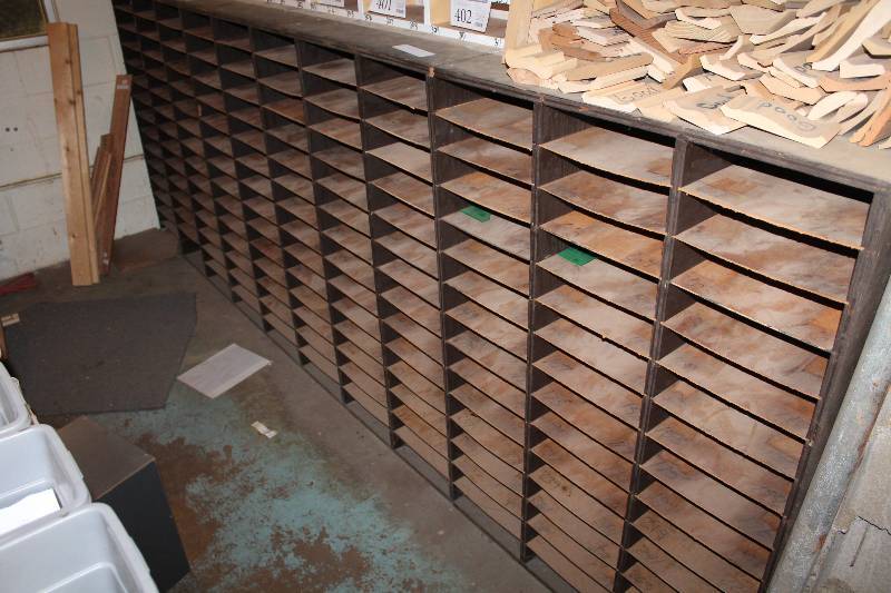 lot 438 image: Large Blade Organizer Shelf Wood Shelf Organizer