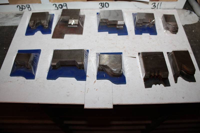 lot 417 image: 10 misc. small profile blades